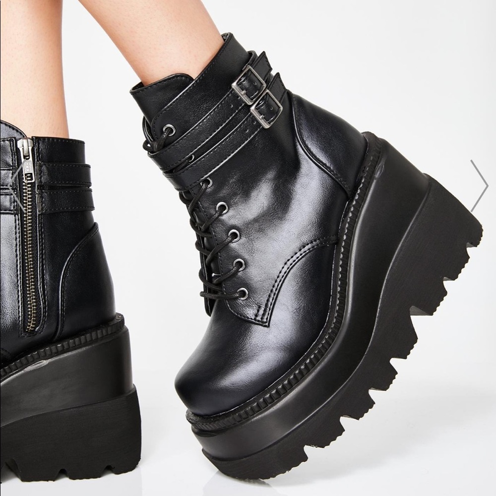 Demonia shaker boots